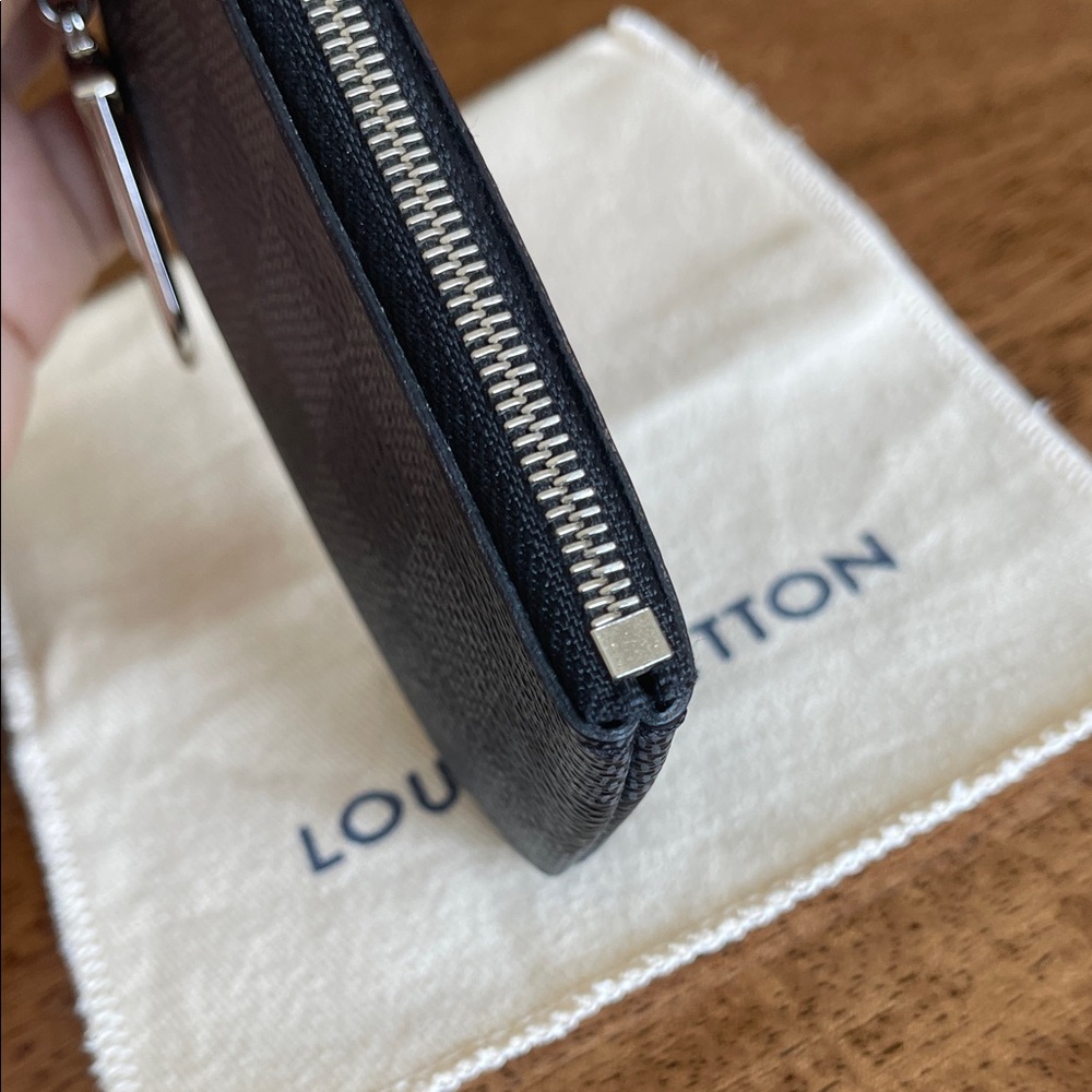 Louis Vuitton Black Damier Graphite Key Pouch - Picture 8 of 15